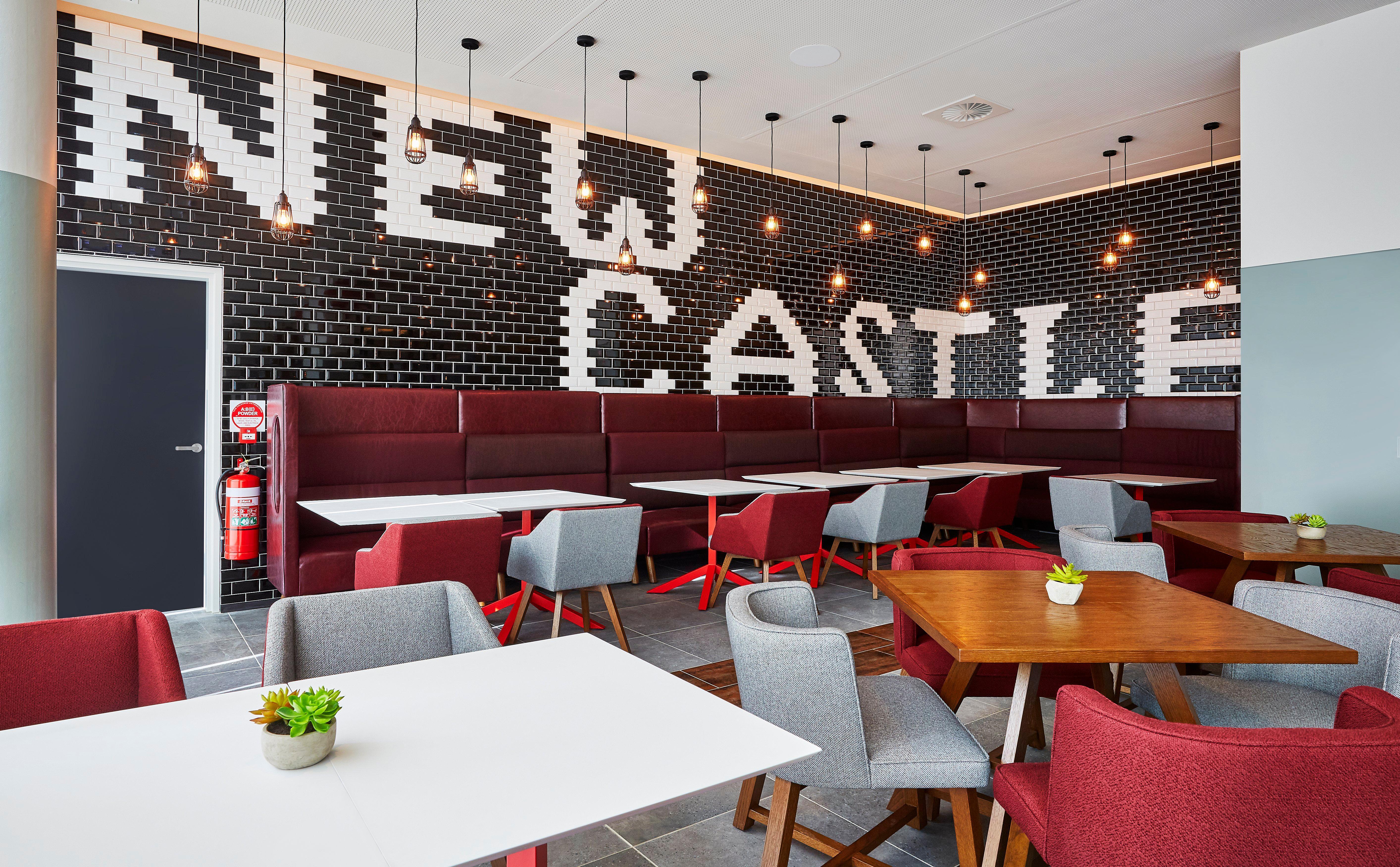 Holiday Inn Express Newcastle By Ihg Bagian luar foto