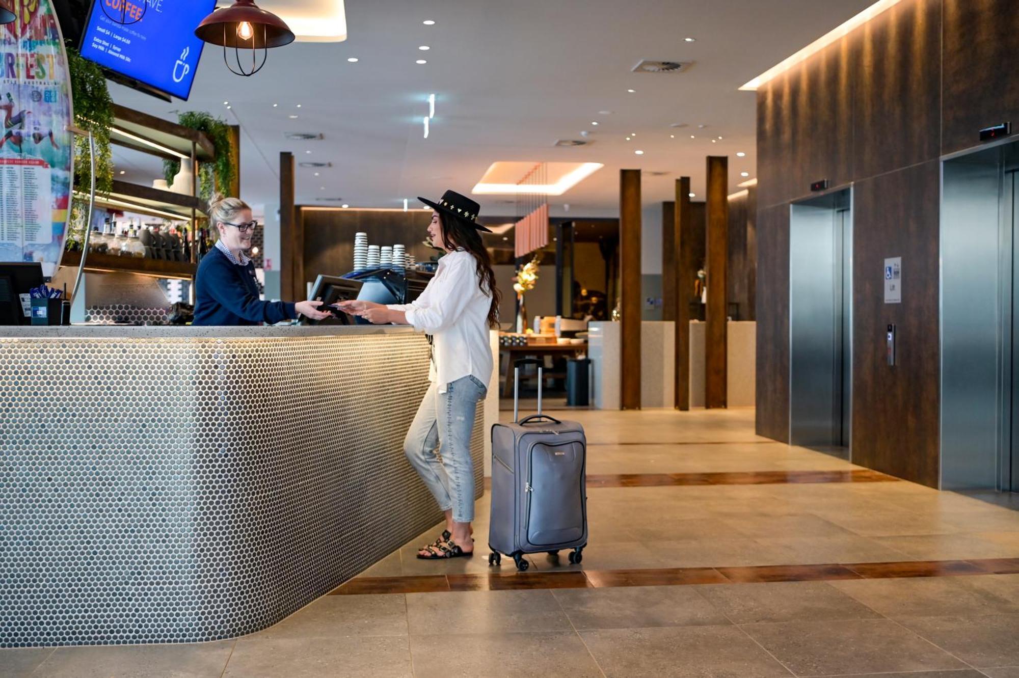 Holiday Inn Express Newcastle By Ihg Bagian luar foto