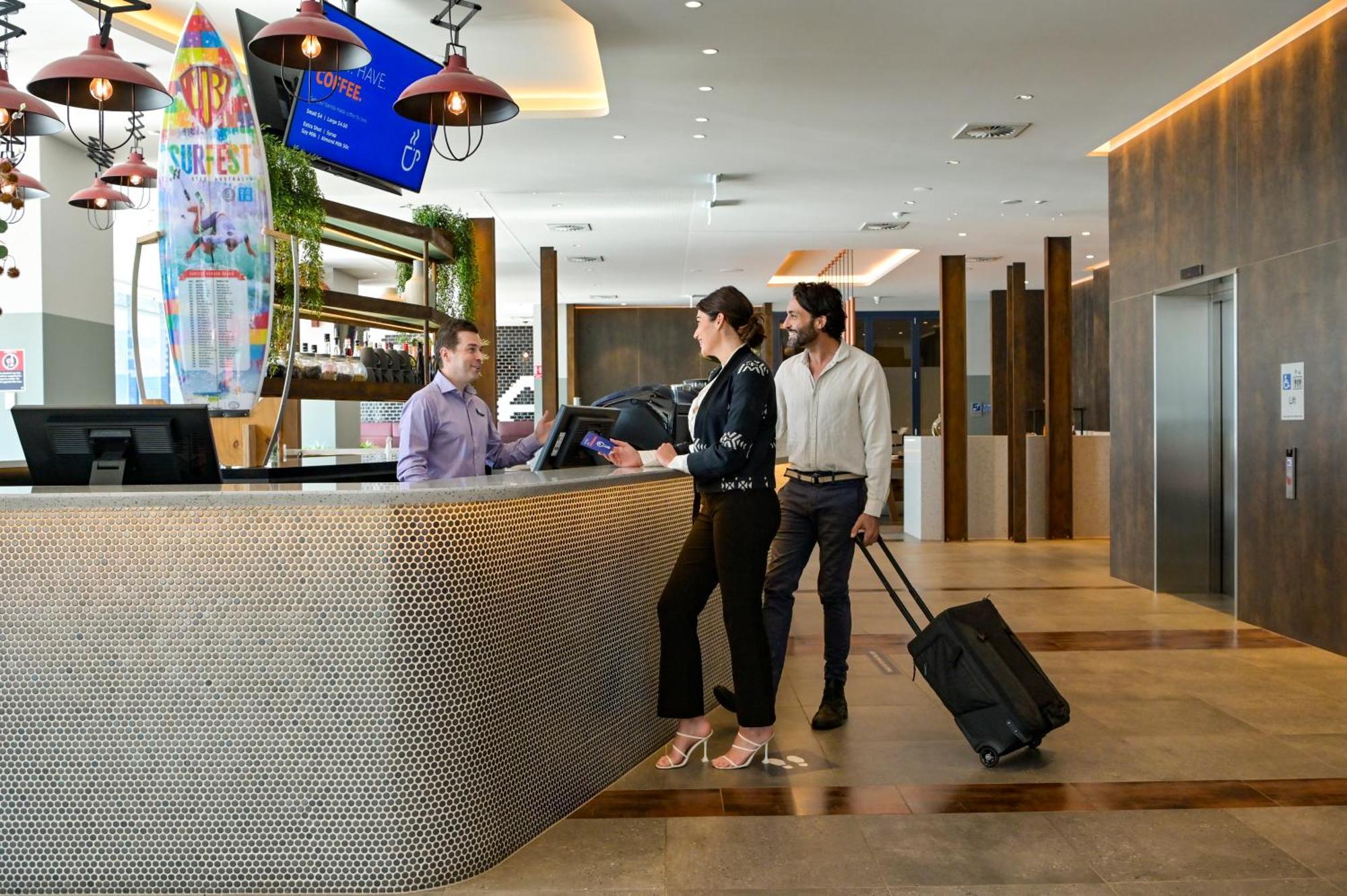 Holiday Inn Express Newcastle By Ihg Bagian luar foto