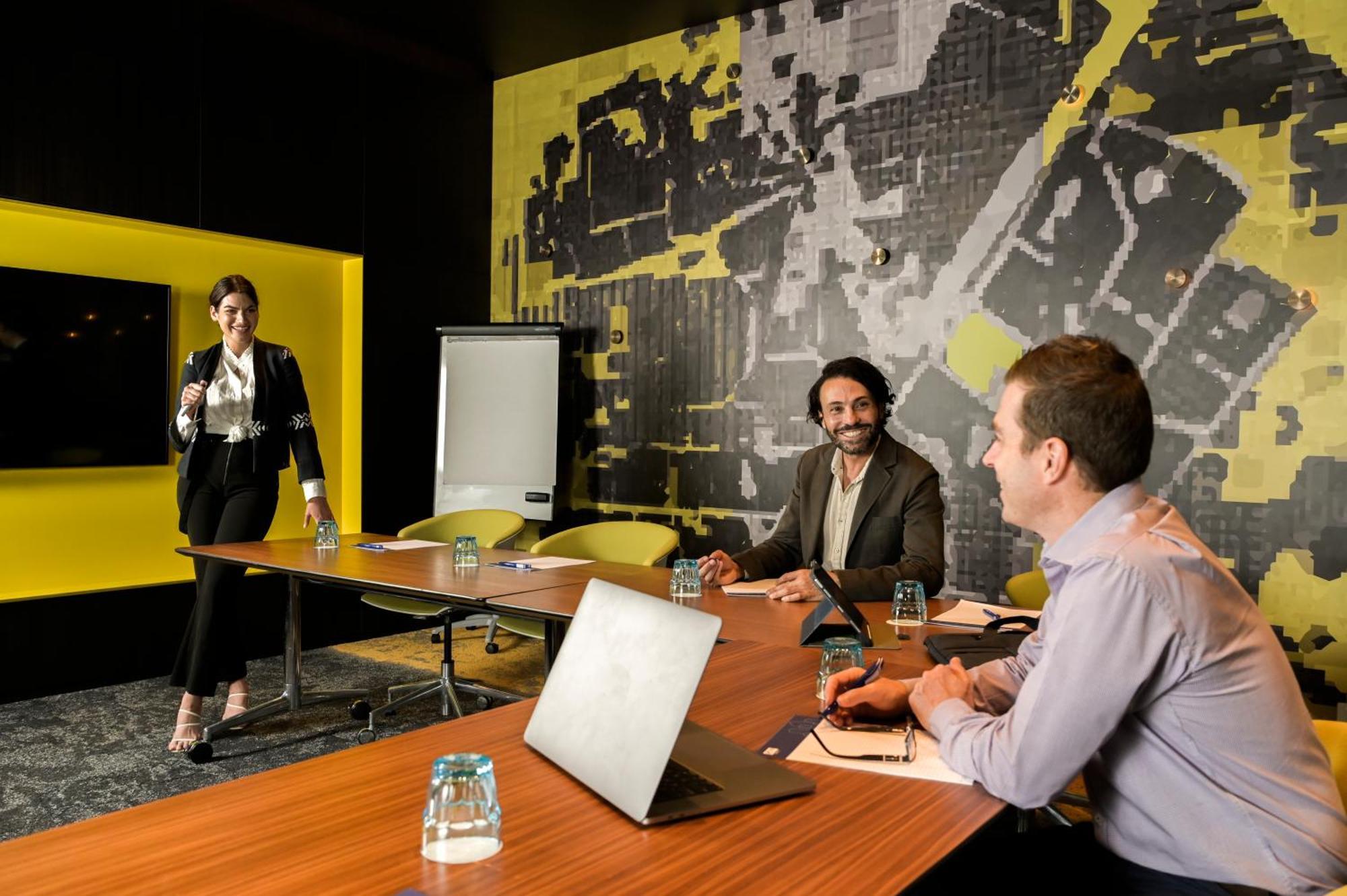 Holiday Inn Express Newcastle By Ihg Bagian luar foto